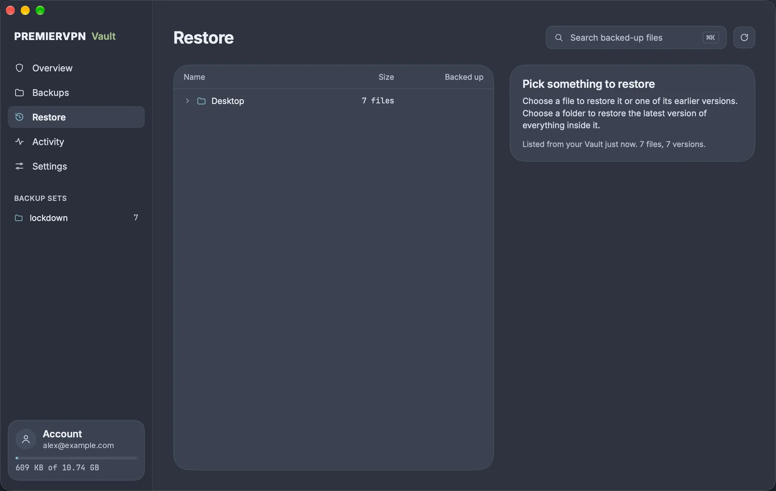 Restore: the backed-up Desktop folder with 7 files, search, and a panel explaining how to restore a file, a version or a folder